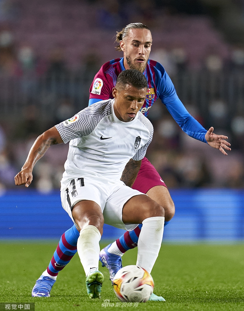 [西甲]巴萨1-1格拉纳达 阿劳霍破门