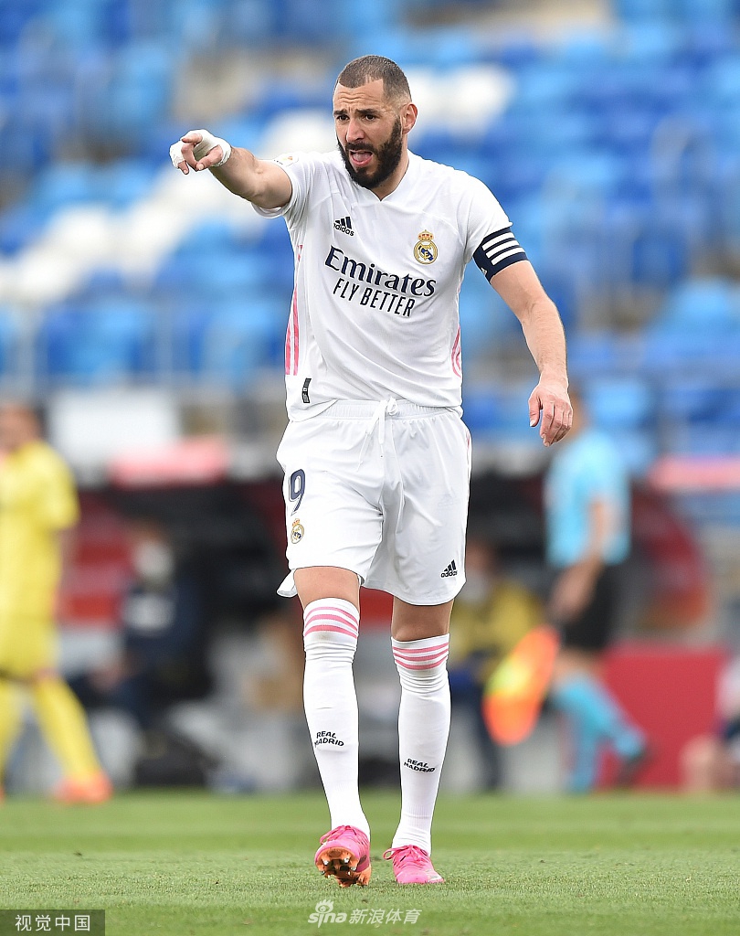 [西甲]皇马2-1比利亚雷亚尔 本泽马传射