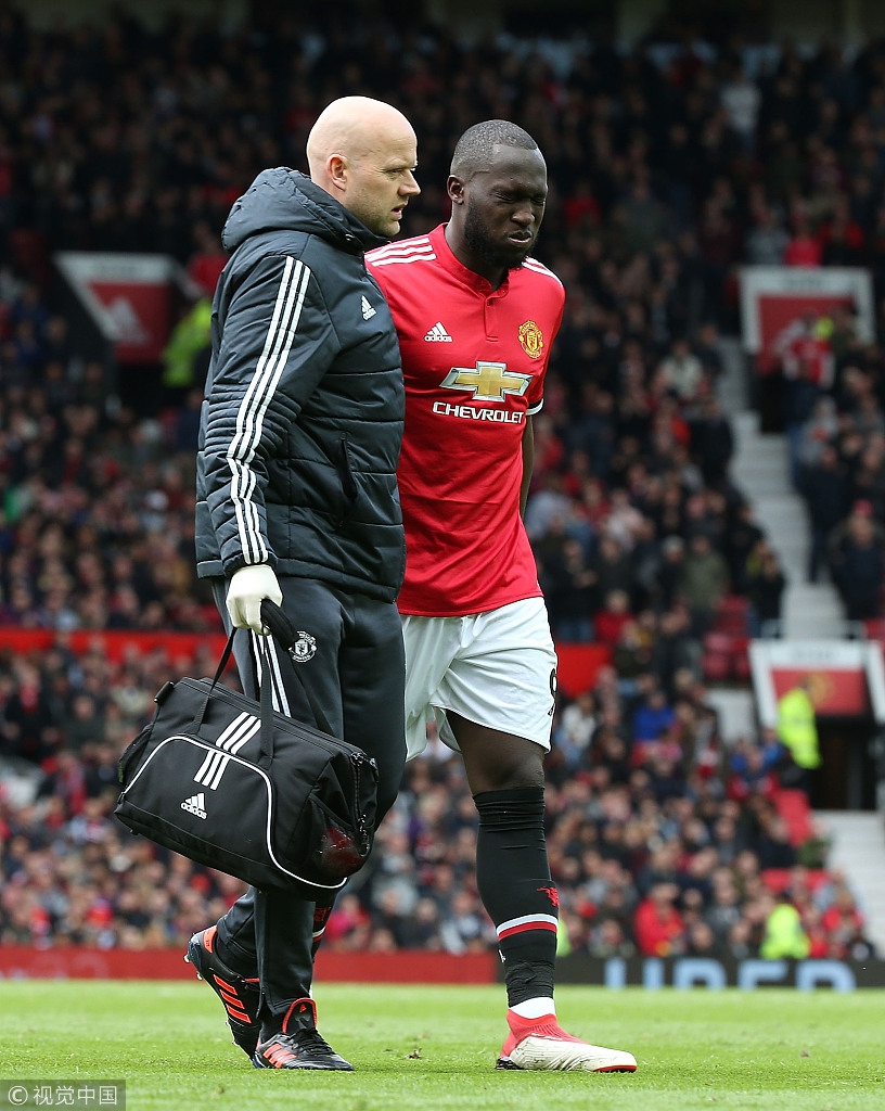 卢卡库受伤下场