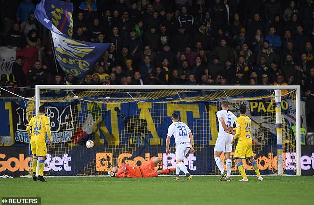 弗洛西诺内扳回一球