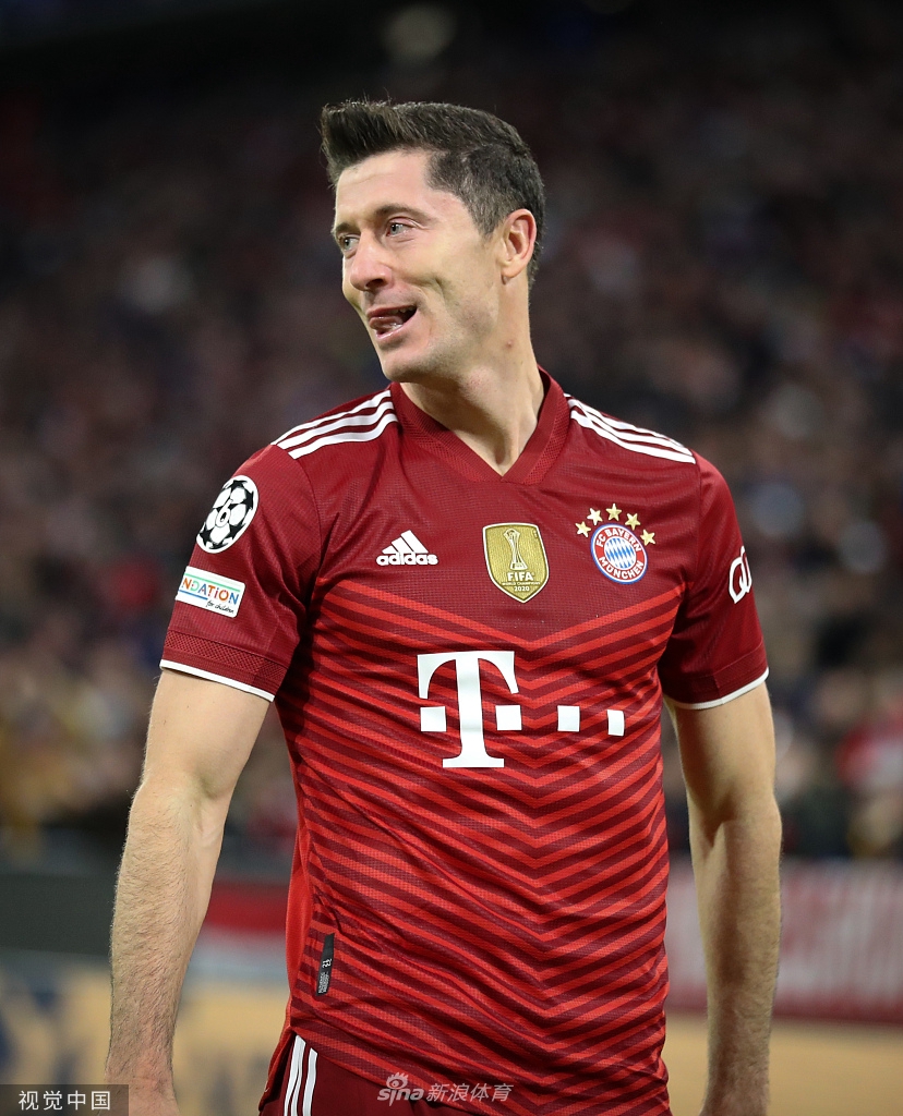 [欧冠]拜仁5-2本菲卡 莱万帽子戏法