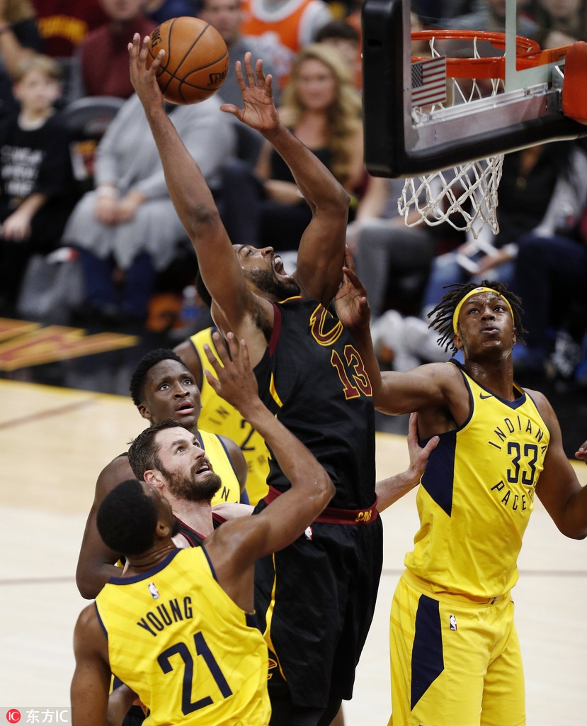 汤普森强行上篮