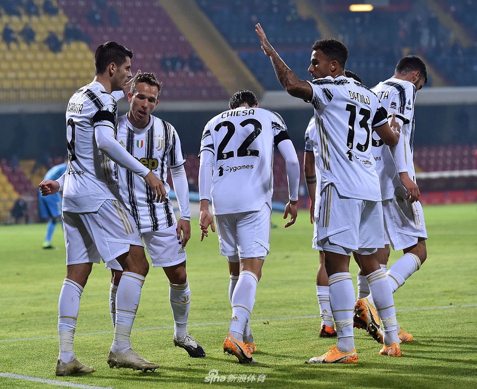 [意甲]贝内文托1-1尤文 莫拉塔进球+红牌