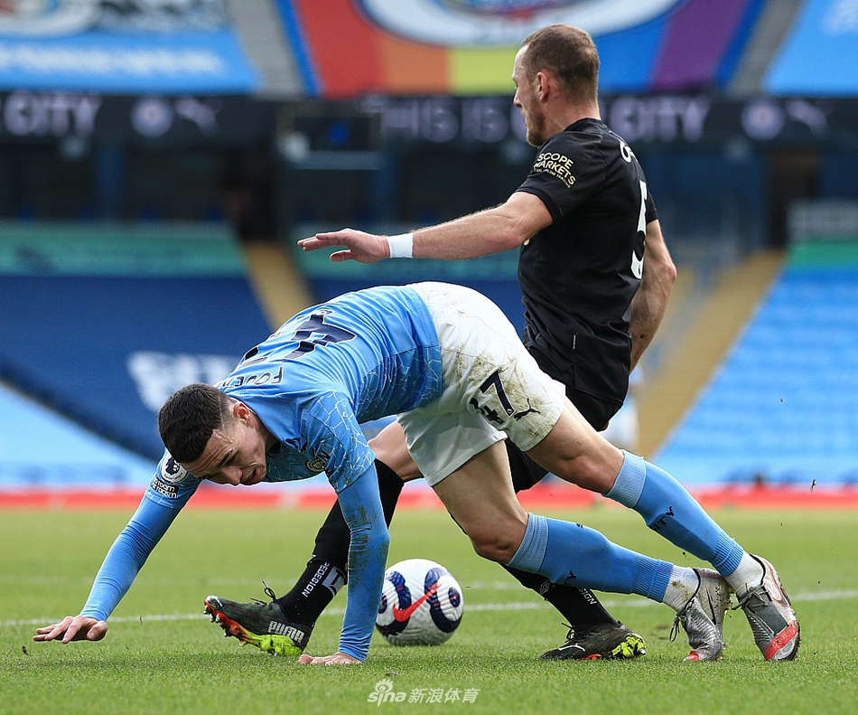 [英超]曼城2-1西汉姆 豪取20连胜