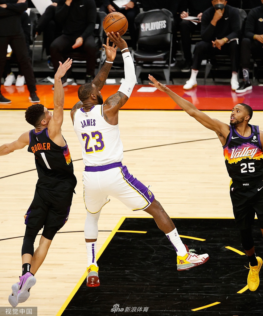 [NBA季后赛]湖人90-99太阳 詹姆斯两双难救主