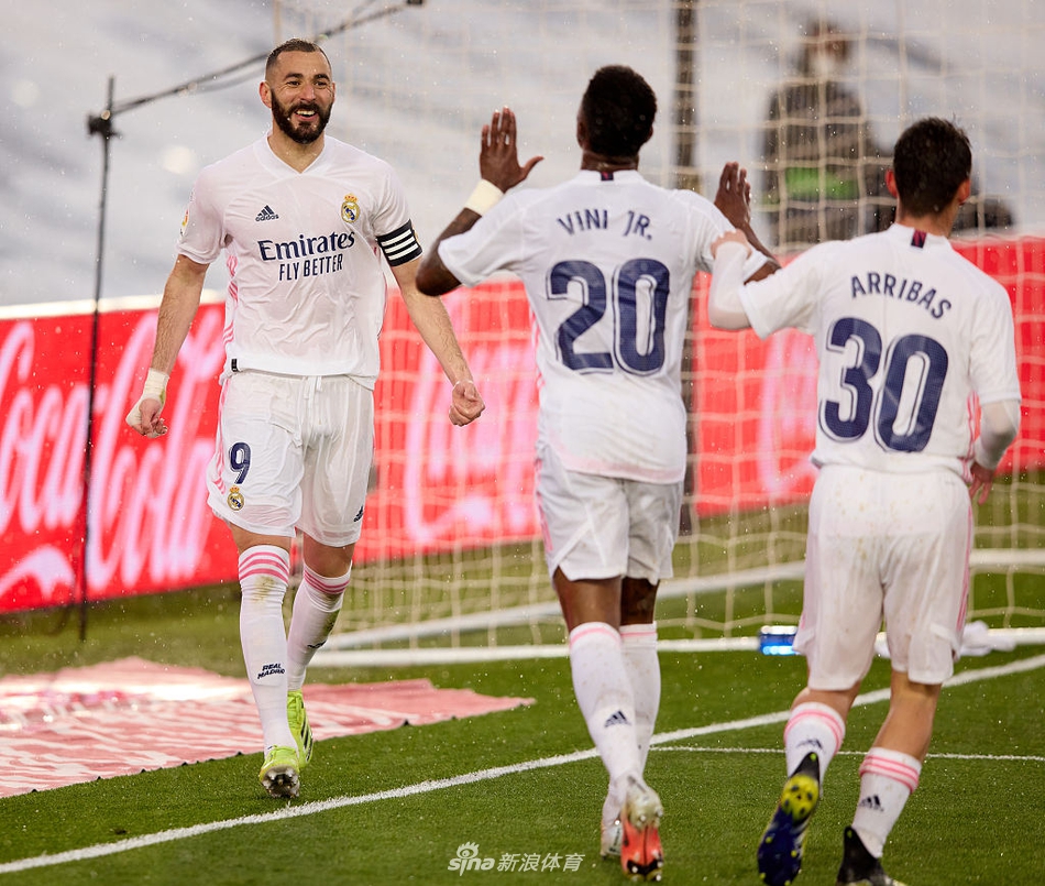 [西甲]皇马2-0埃瓦尔 本泽马破门