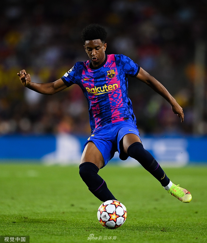 [欧冠]巴萨0-3拜仁 莱万梅开二度