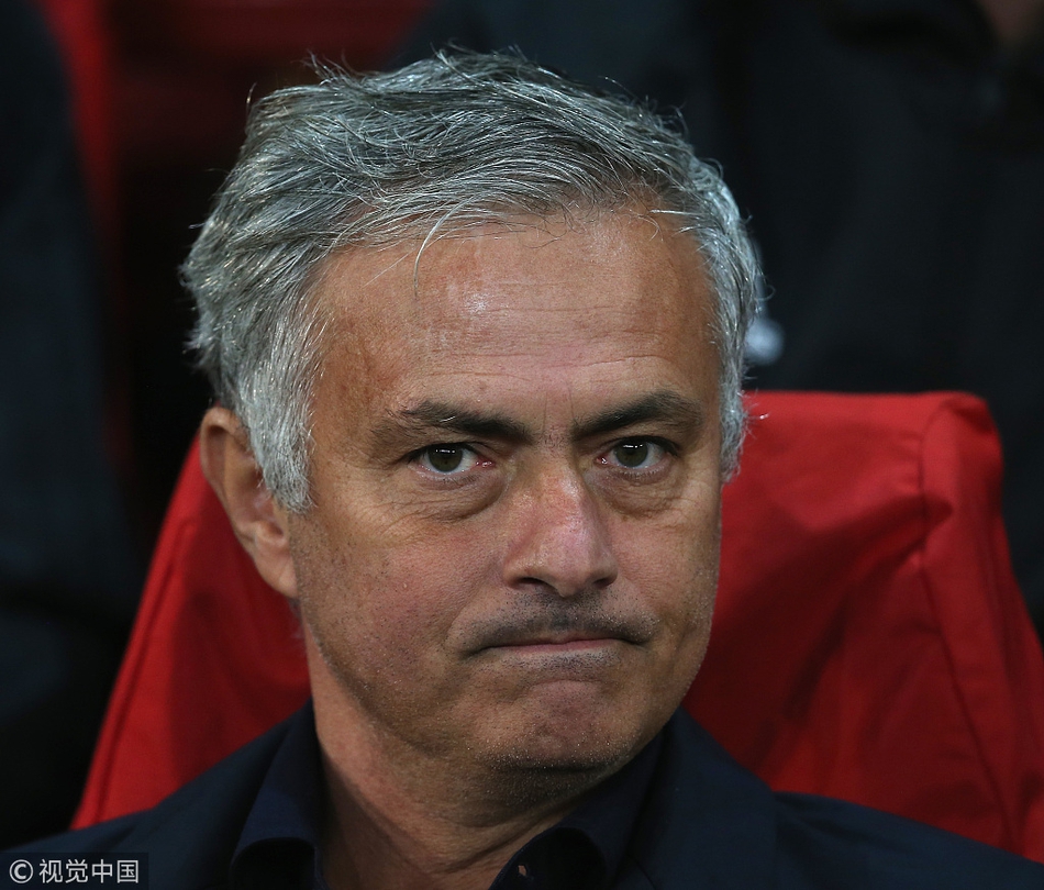 穆里尼奥表情凝重
