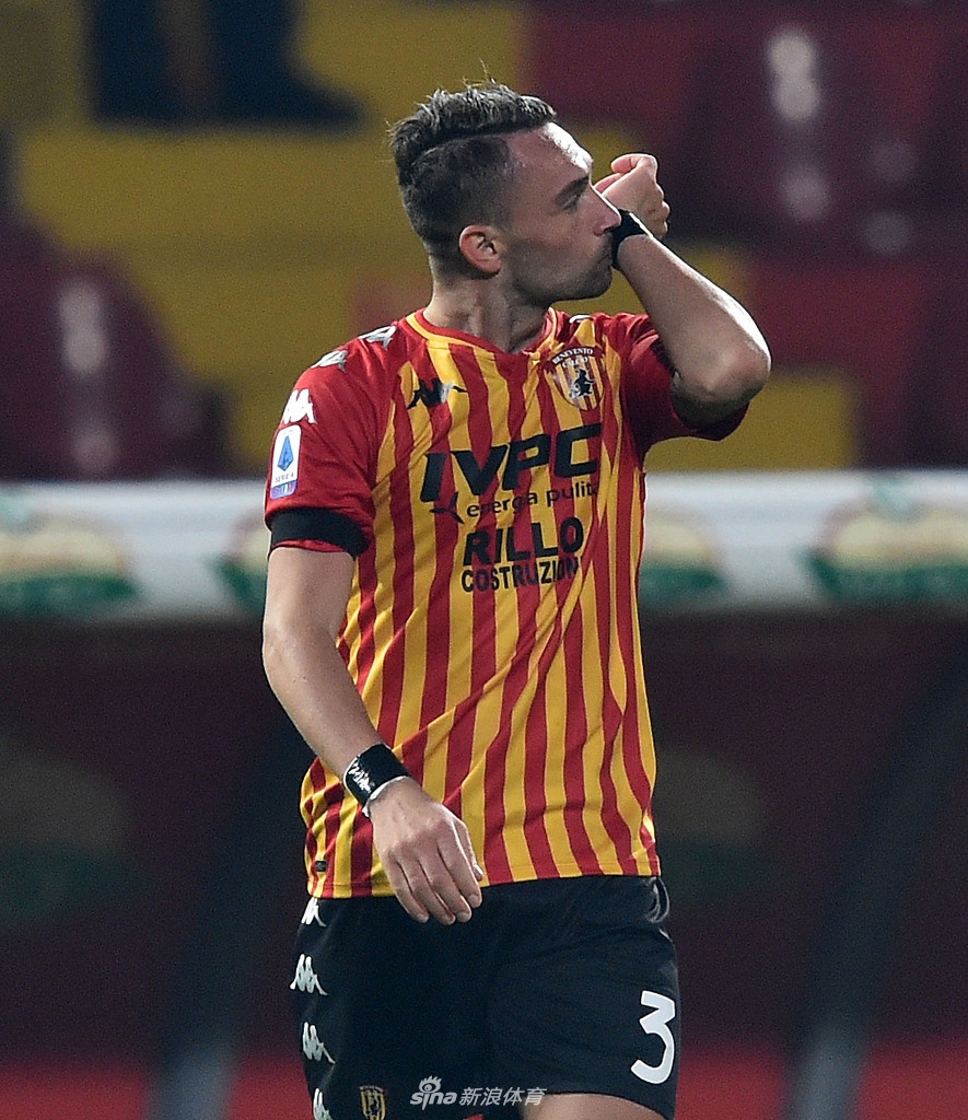 [意甲]贝内文托1-1尤文 莫拉塔进球+红牌