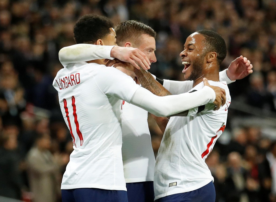 队友祝贺瓦尔迪