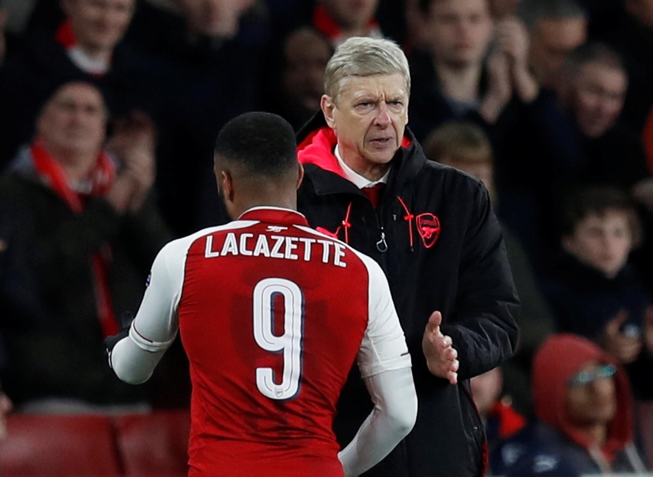 拉卡泽特和温格握手