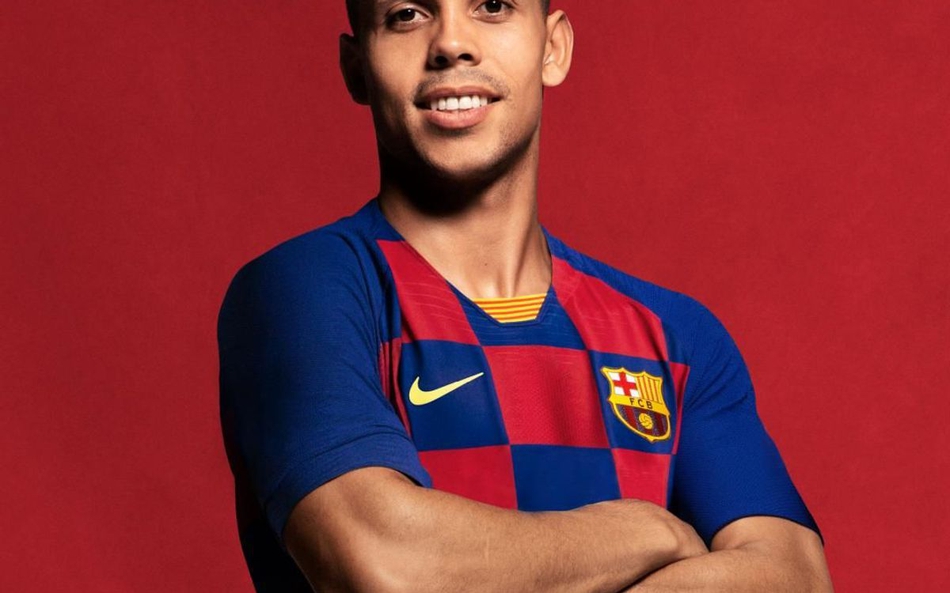 巴萨公布新赛季球衣