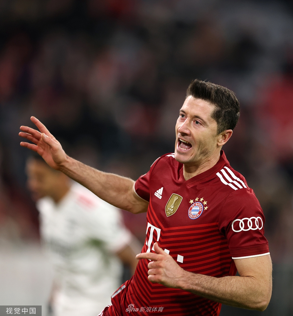 [欧冠]拜仁5-2本菲卡 莱万帽子戏法