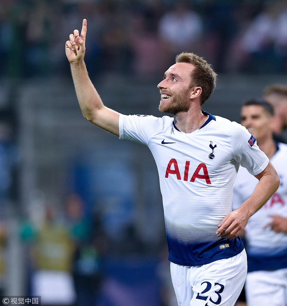 埃里克森庆祝进球