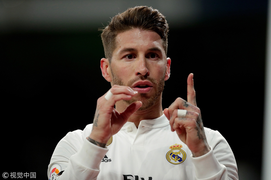 拉莫斯庆祝进球