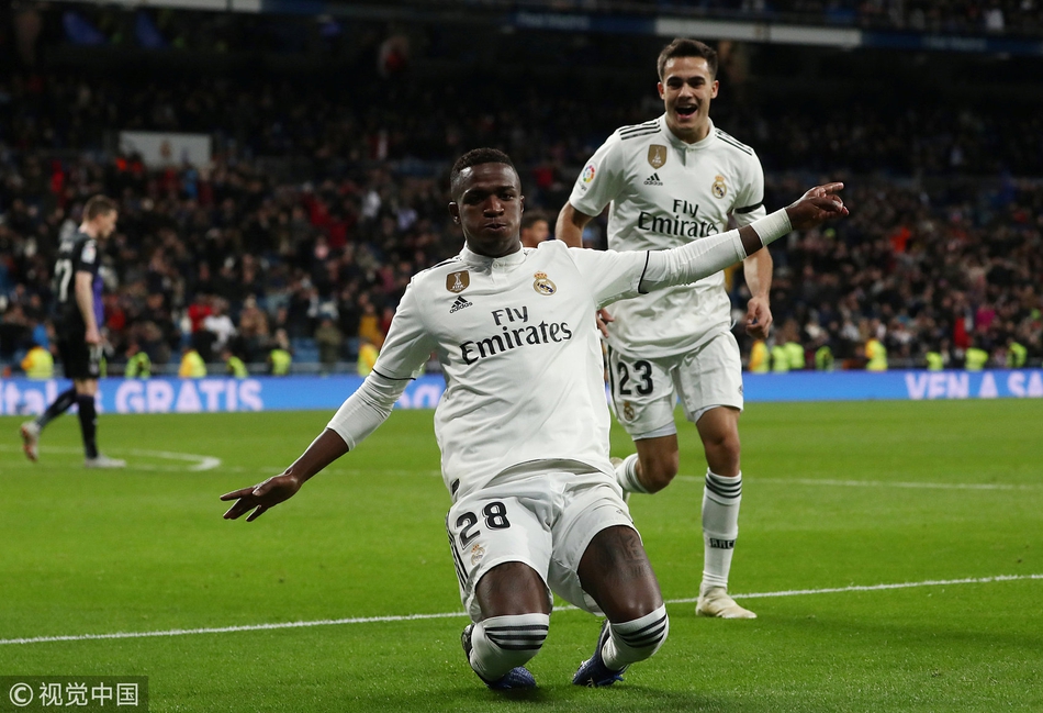 维尼修斯庆祝破门