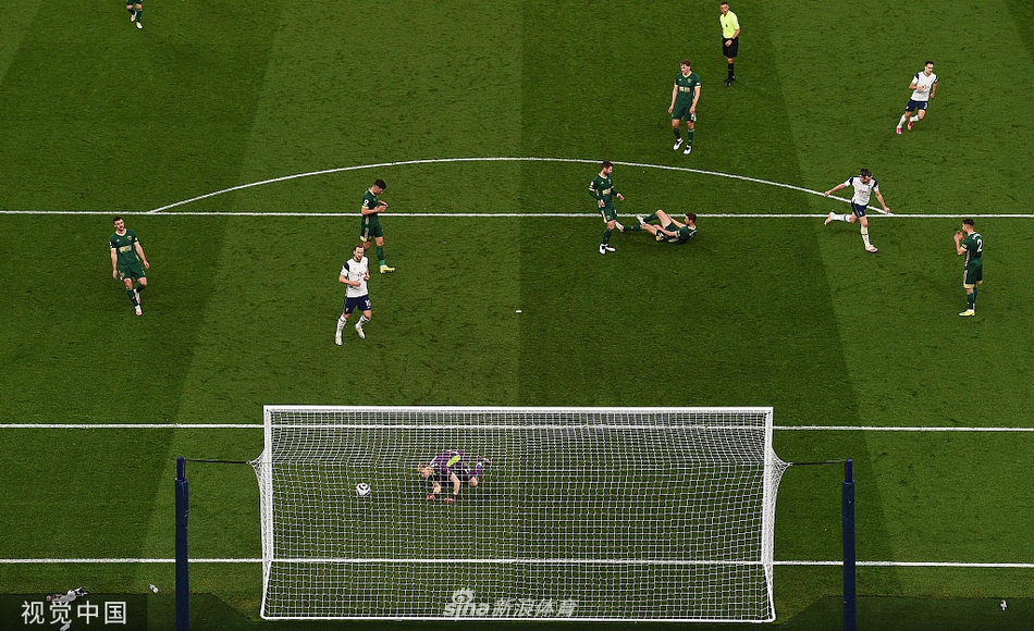 [英超]热刺4-0谢联 贝尔帽子戏法