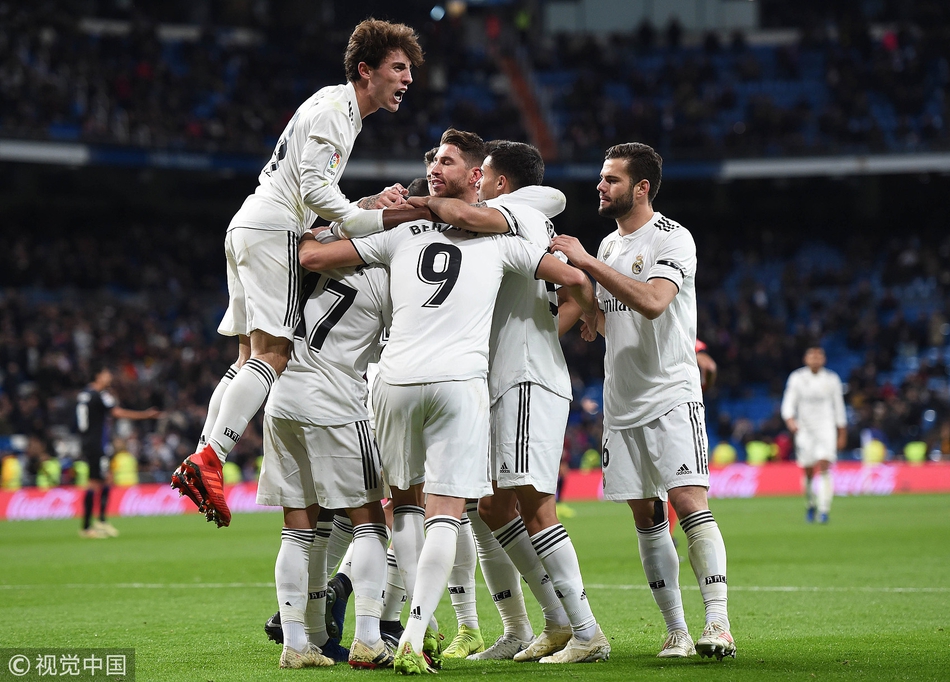 队友祝贺奥德里奥索拉