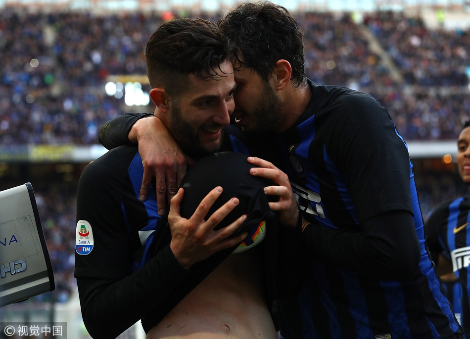 加利亚尔迪尼庆祝进球