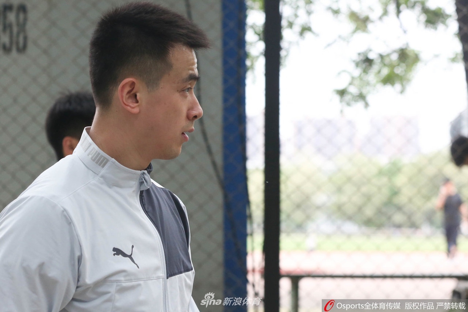 辽宁飞豹训练间隙组织足球比赛