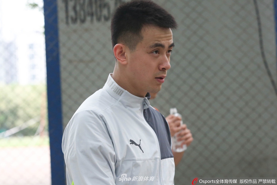 辽宁飞豹训练间隙组织足球比赛