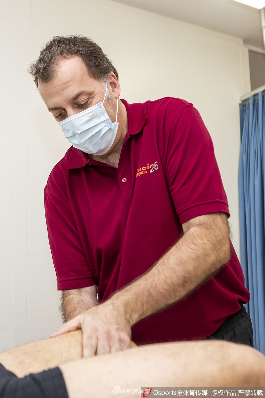 疫情下的瑞士：康复师与患者防护严密做恢复性训练