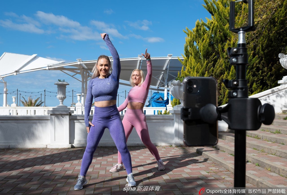 俄罗斯健身教练网上直播鼓励全民健身
