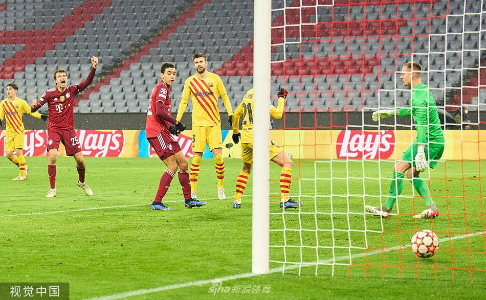 [欧冠]拜仁3-0完胜巴萨 巴萨将战欧联杯