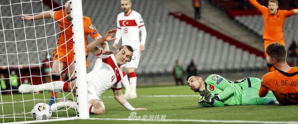 [世预赛]土耳其4-2荷兰 伊尔马兹帽子戏法