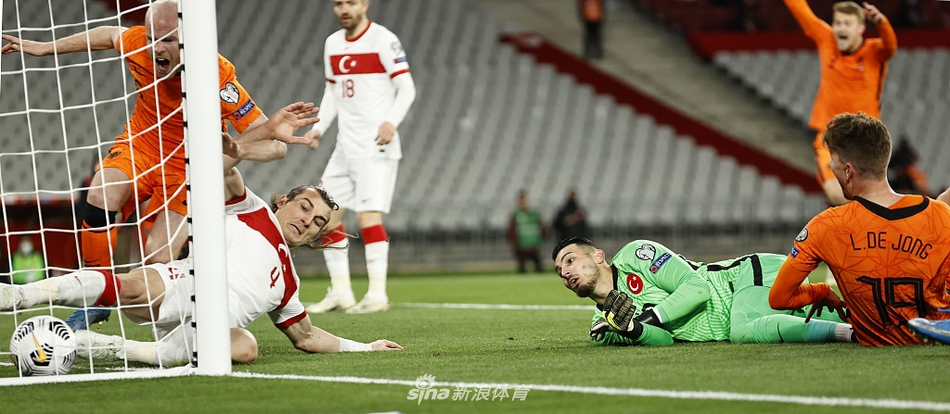 [世预赛]土耳其4-2荷兰 伊尔马兹帽子戏法