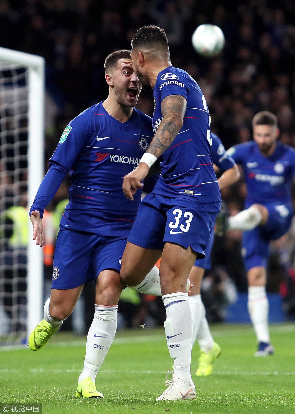 埃莫森祝贺阿扎尔