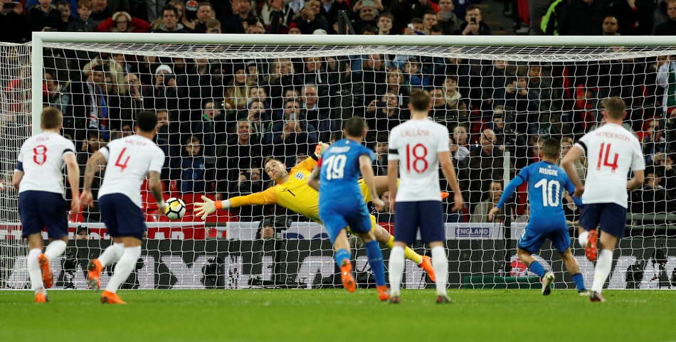 因西涅点球破门