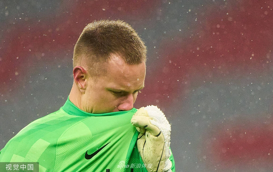 [欧冠]拜仁3-0完胜巴萨 巴萨将战欧联杯