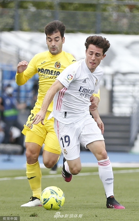 [西甲]皇马2-1比利亚雷亚尔 本泽马传射