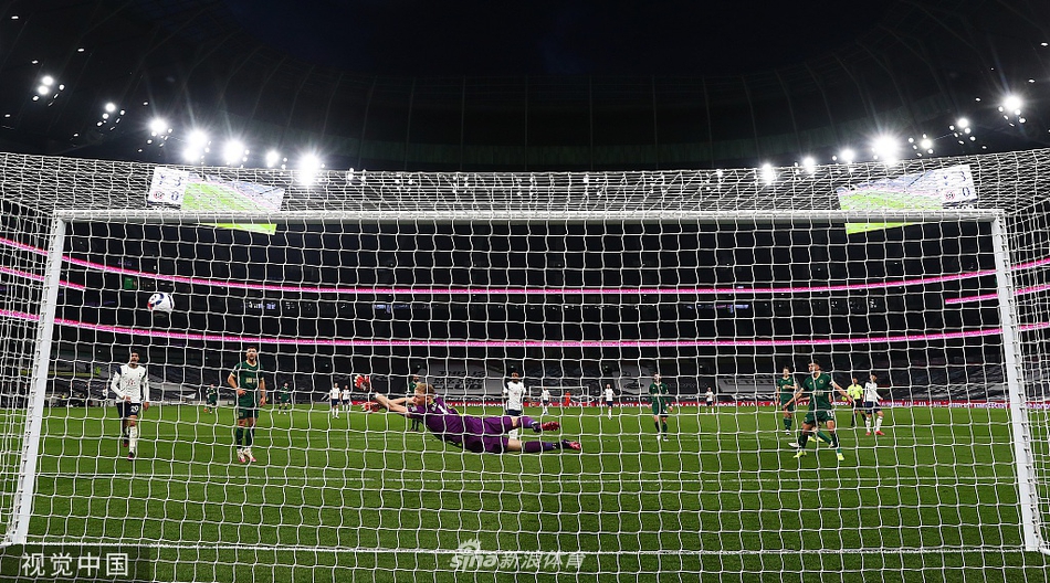 [英超]热刺4-0谢联 贝尔帽子戏法