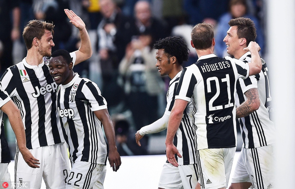 曼祖基奇庆祝破门