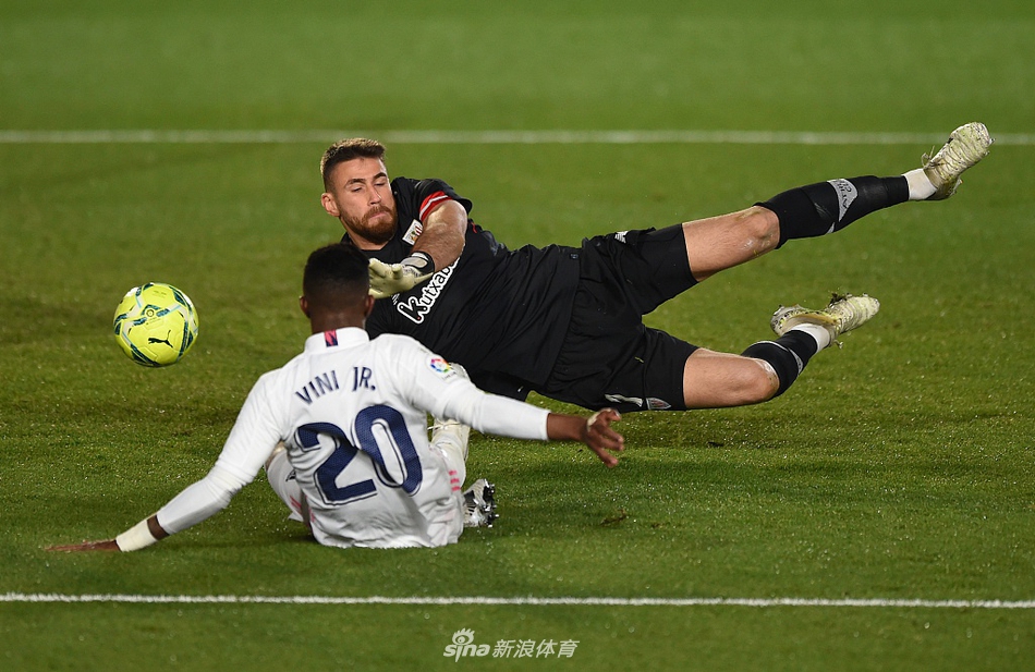 [西甲]皇马3-1毕尔巴鄂 本泽马两球