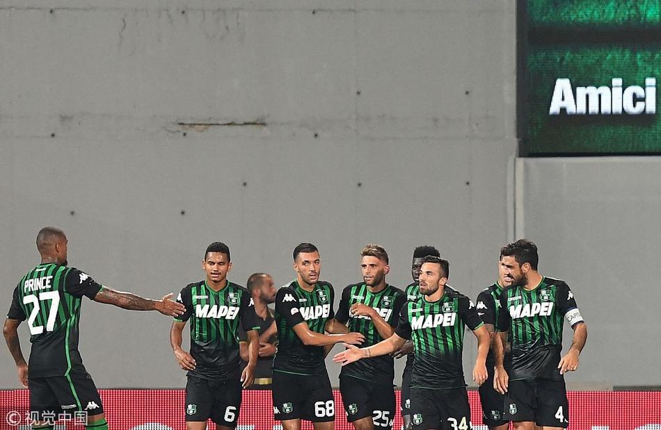 贝拉尔迪庆祝破门