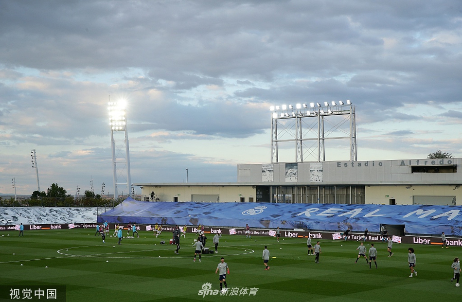 [西甲]皇马2-0奥萨苏纳