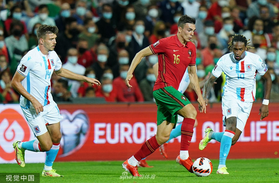 [世预赛]葡萄牙5-0卢森堡 C罗帽子戏法