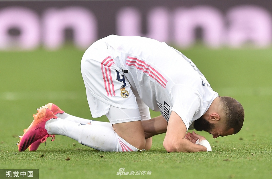 [西甲]皇马2-1比利亚雷亚尔 本泽马传射