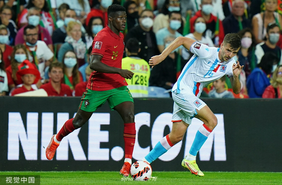 [世预赛]葡萄牙5-0卢森堡 C罗帽子戏法