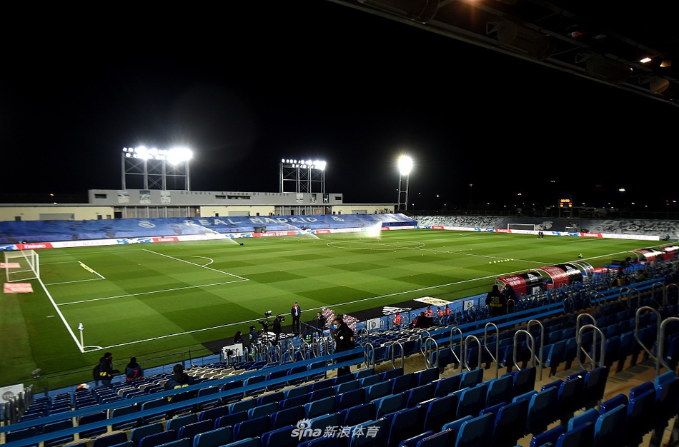 [西甲]皇马3-1毕尔巴鄂 本泽马两球