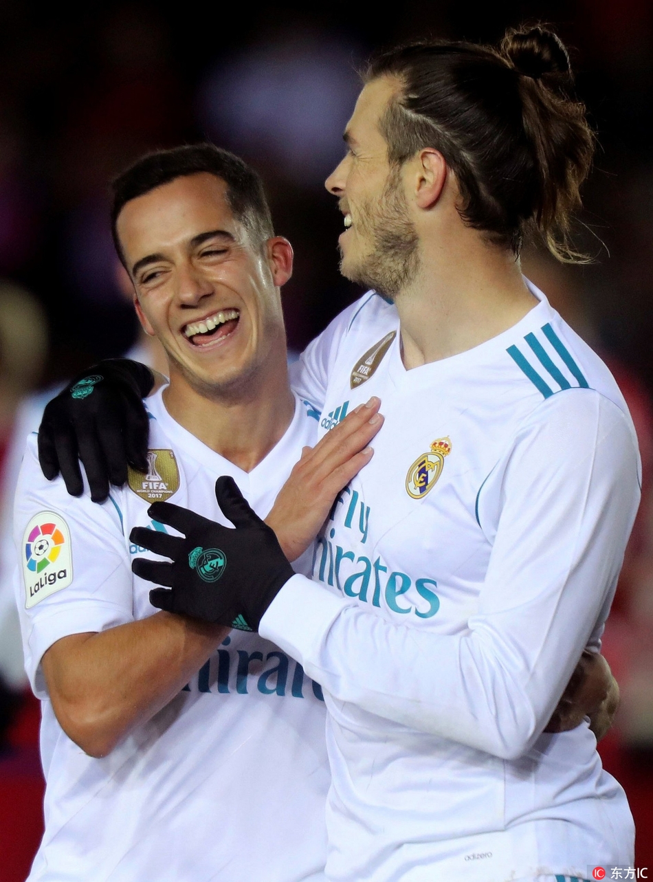 贝尔和队友庆祝