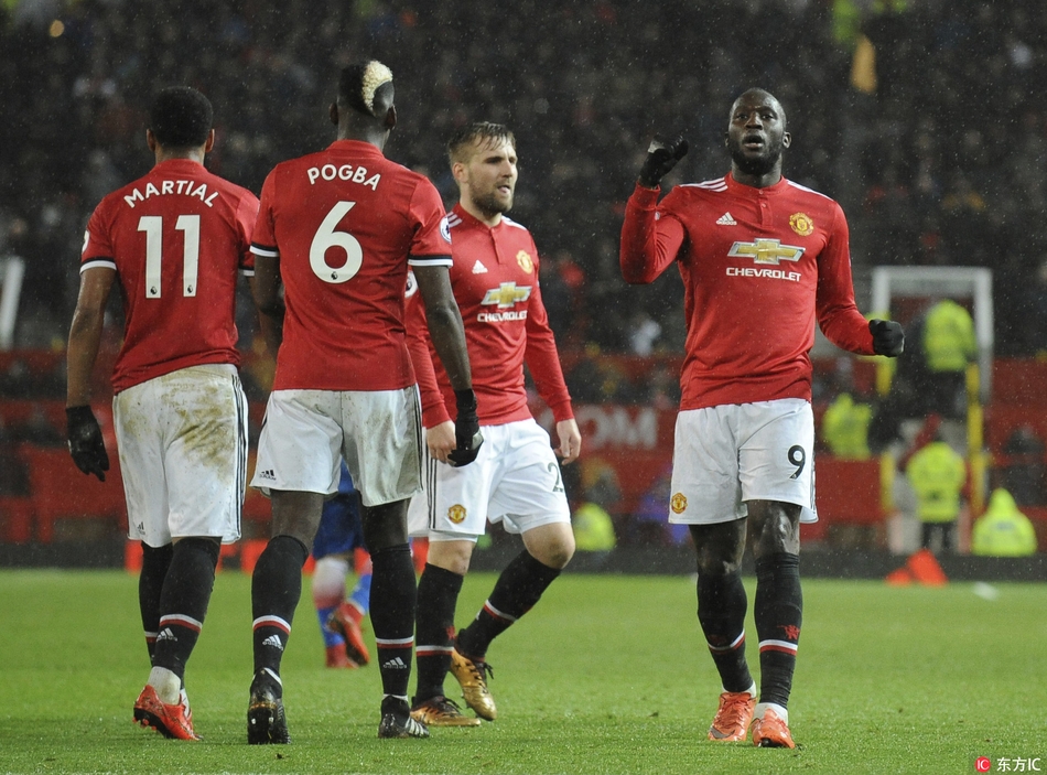 卢卡库庆祝进球