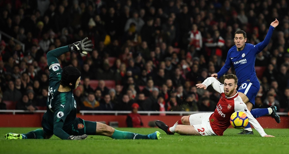 阿扎尔射门被切赫扑出