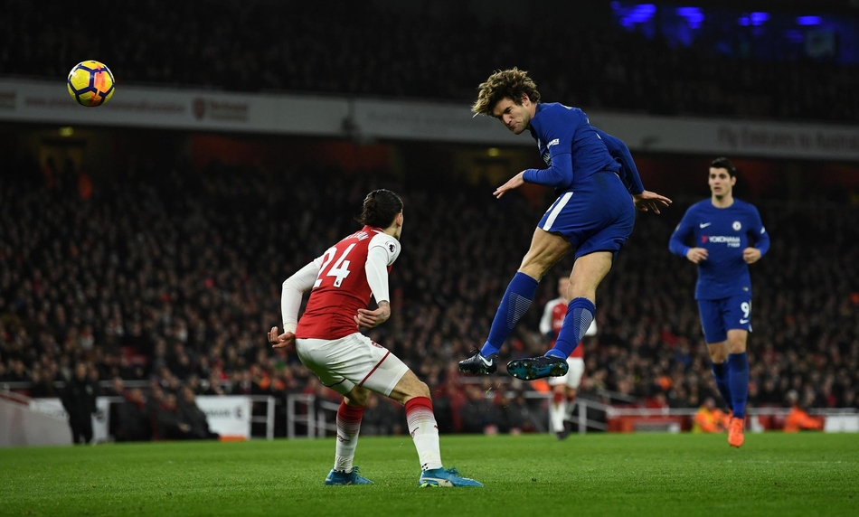 阿隆索头球攻门