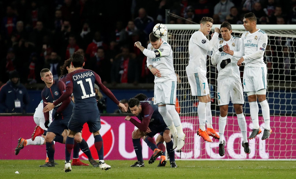 拉莫斯阻挡任意球