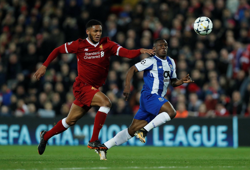 戈麦斯奋力防守