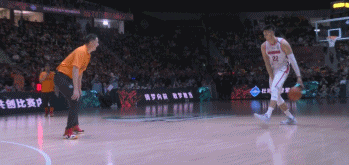 CBA全明星赛:阿日献暴扣1V1虐杜锋